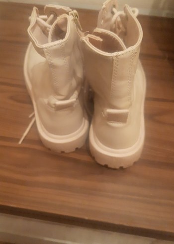 Beyaz Deri Bağcıklı İnce Topuklu Kadın Bot - Görsel 2