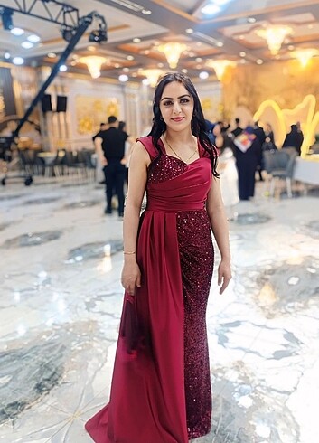 Dügün için yeni sezon abiye bir kez giyiildi