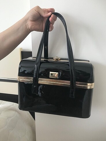 Matmazel markalı siyah lugan çanta