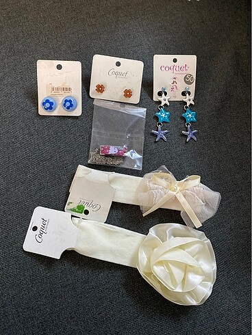 3adet küpe 3 adet bandana 1 adet toka 4adet kolye 1adet bileklik
