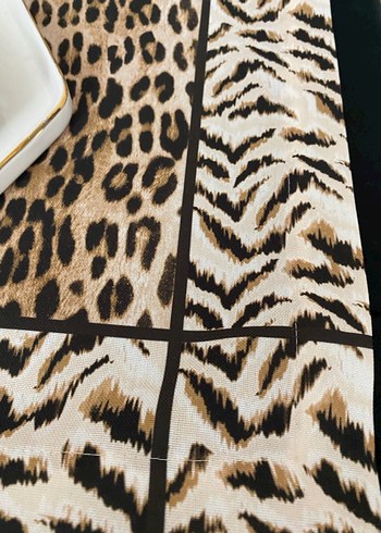 Sıfır Karaca home 12 kişilik 25 parça Leopar Desenli masa örtüsü - Görsel 4