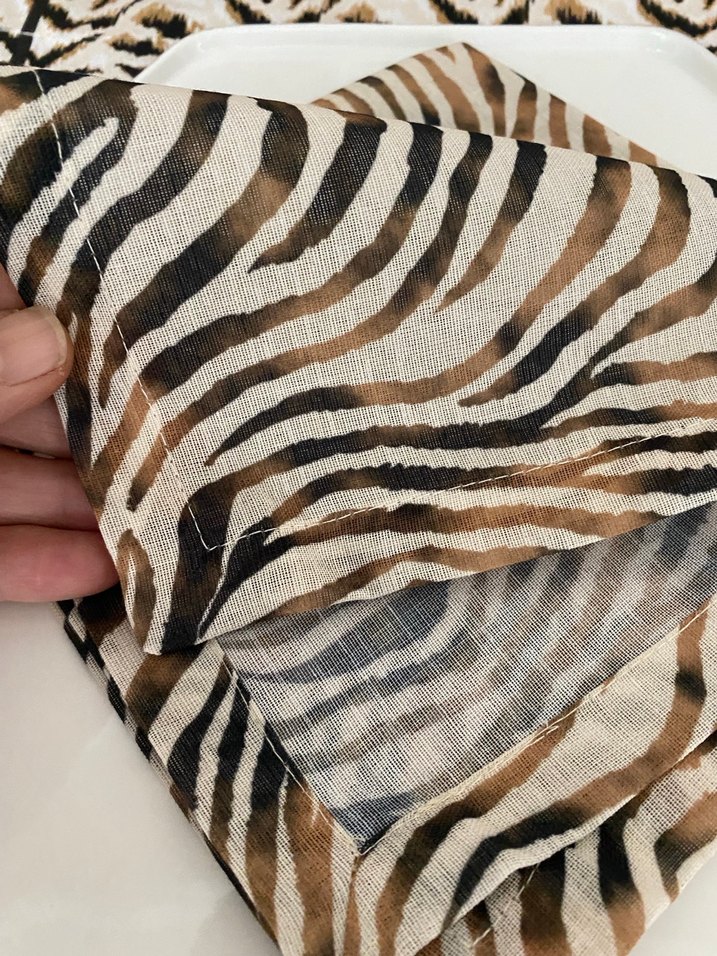 Sıfır Karaca home 12 kişilik 25 parça Leopar Desenli masa örtüsü - Görsel 5