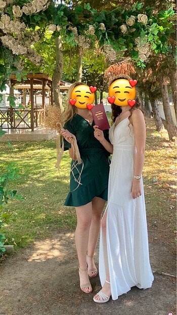 Zümrüt yeşil elbise