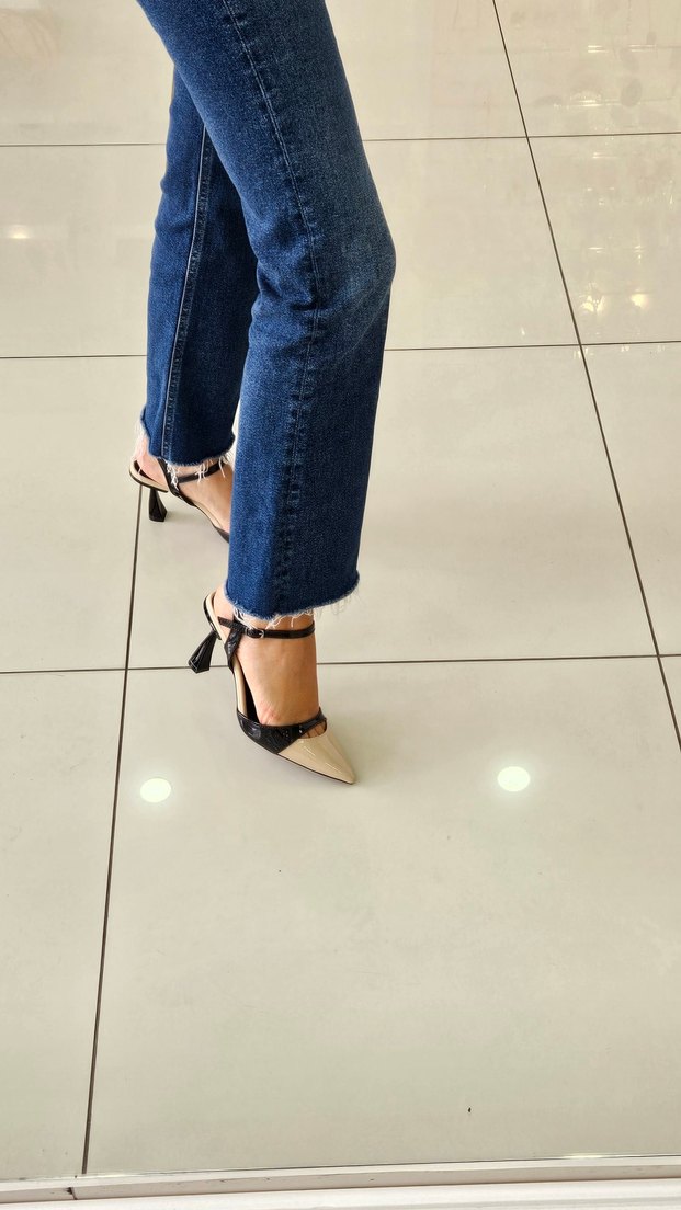 Siyah Bej Tokalı Stiletto Kadın Ayakkabı - Görsel 3