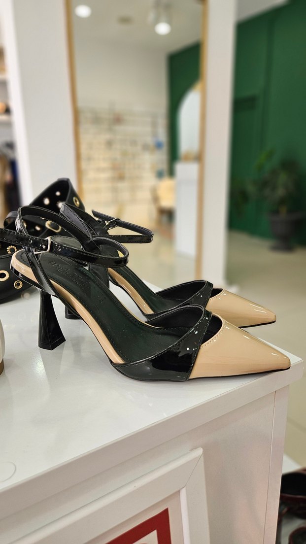 Siyah Bej Tokalı Stiletto Kadın Ayakkabı - Görsel 2