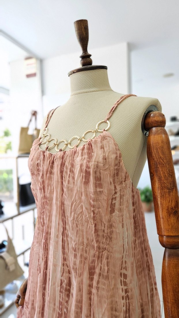 Bej Zincir Detaylı Uzun Askılı Bohem Elbise - Görsel 4