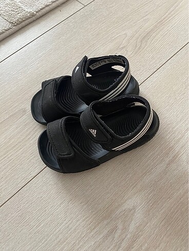 Adidas sandalet