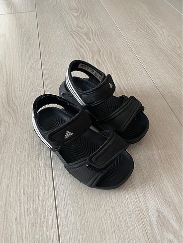 22 Beden Adidas sandalet