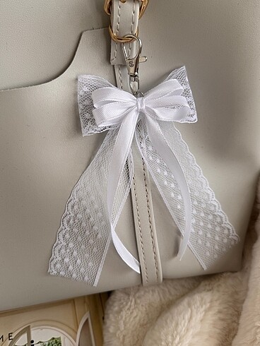 White coquette beyaz dantel çanta charm