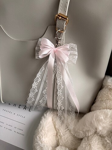 White Coquette 3 fiyonk çanta charm anahtarlık