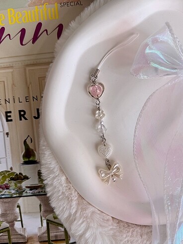 White coquette fiyonk telefon charm