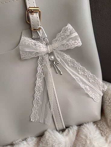 Coquette fiyonk beyaz çanta charm anahtarlık