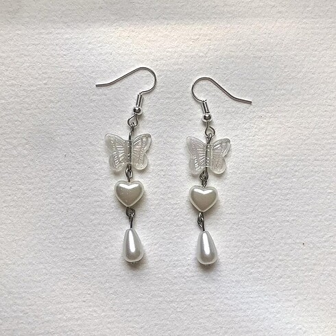 White kelebek kalp küpe