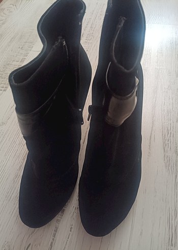 Siyah Süet Topuklu Kadın Bot - Görsel 3