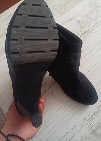 Siyah Süet Topuklu Kadın Bot - Görsel 4