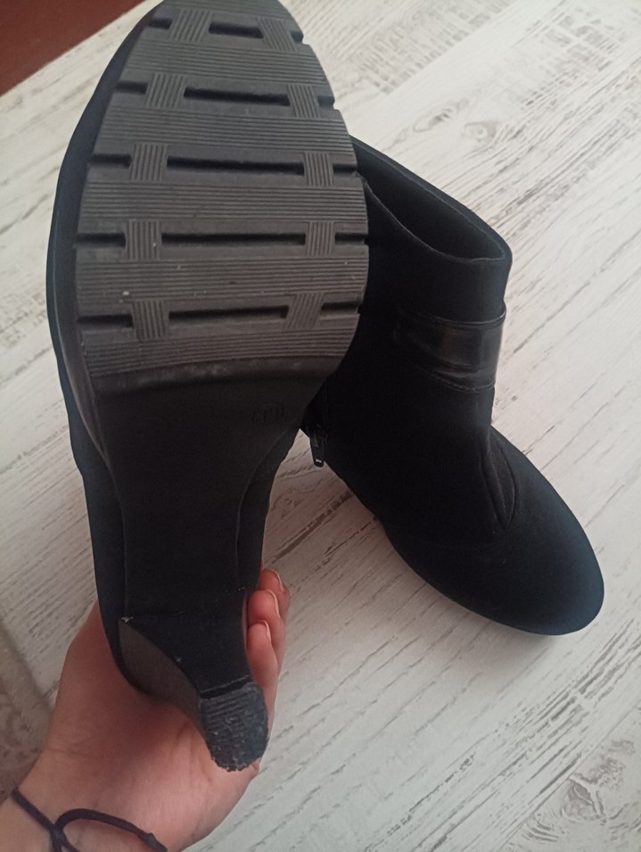 Siyah Süet Topuklu Kadın Bot - Görsel 4