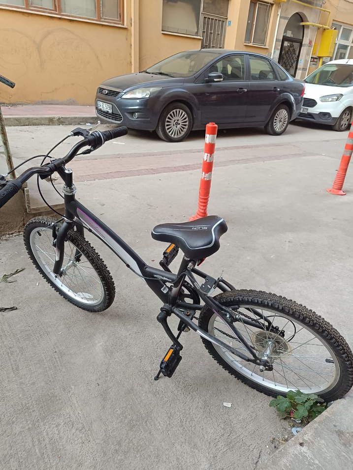 Mor Siyah Renkli Çocuk Bisikleti - Görsel 4