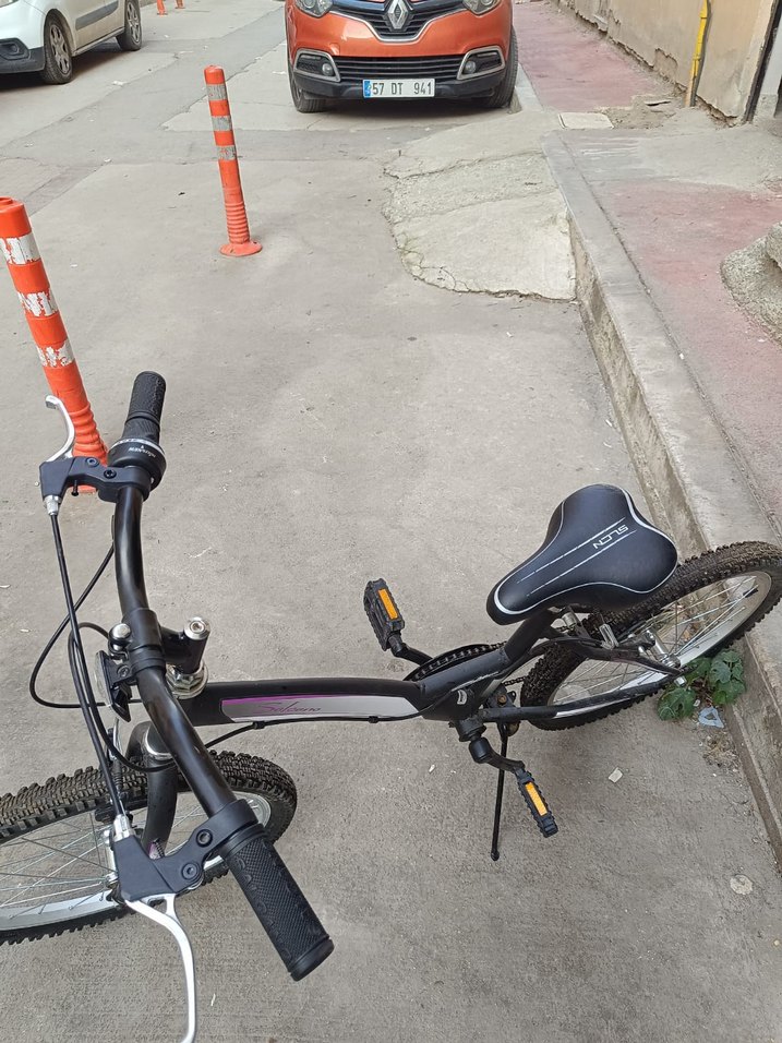 Mor Siyah Renkli Çocuk Bisikleti - Görsel 2