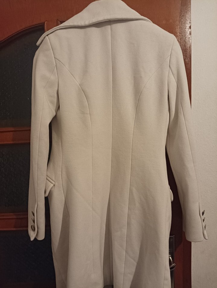 Düğmeli Beyaz Kadın Kaban - Görsel 4