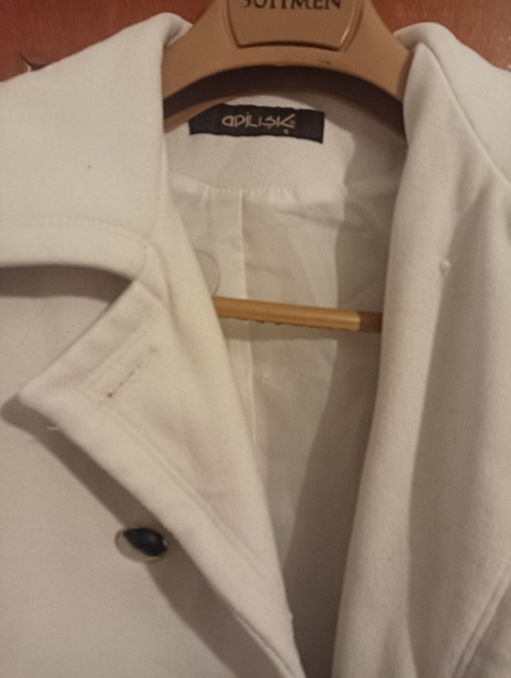 Düğmeli Beyaz Kadın Kaban - Görsel 3