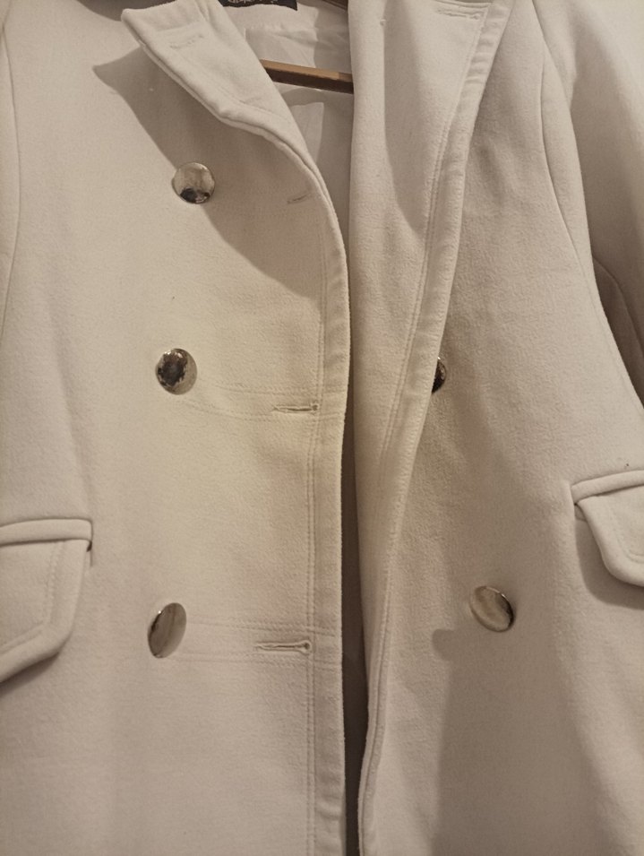 Düğmeli Beyaz Kadın Kaban - Görsel 2