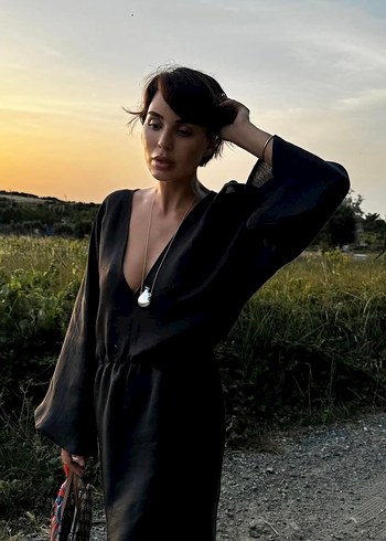 Beauty Omelette Uzun Siyah V Yaka Elbise - Görsel 3