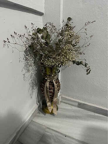 Kurutulmuş cicekli vazo