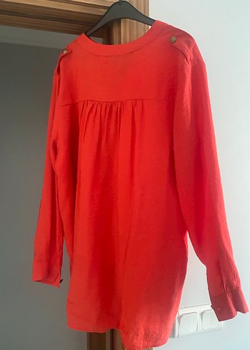 Kırmızı V Yaka Düğmeli Keten Gömlek - Görsel 4