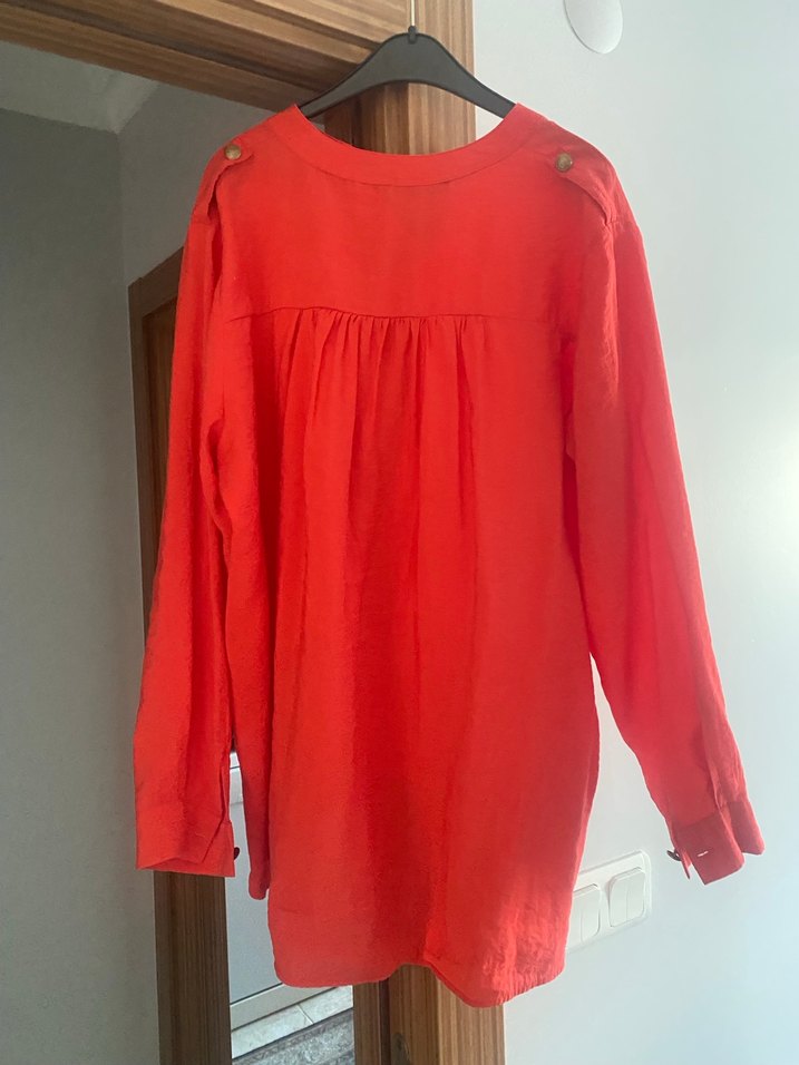 Kırmızı V Yaka Düğmeli Keten Gömlek - Görsel 5