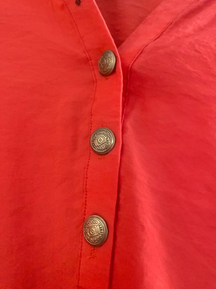 Kırmızı V Yaka Düğmeli Keten Gömlek - Görsel 2