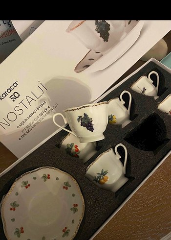 Beyaz Meyve Desenli Porselen Fincan Seti - Görsel 3