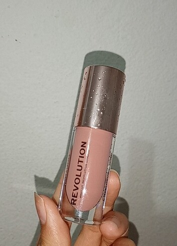 Revolution lipgloss