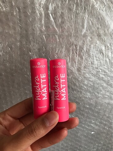 Essence hydra matte 403 numara ruj