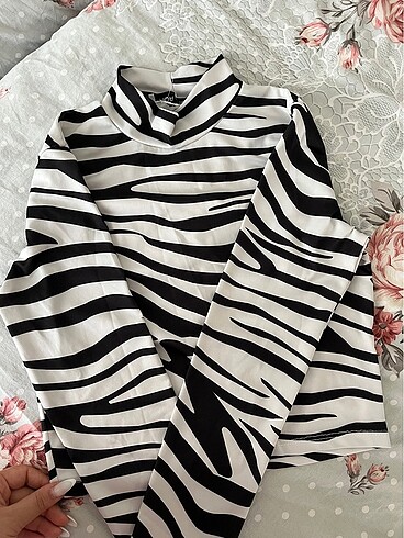 Trendyol & Milla Uzun kollu zebra crop