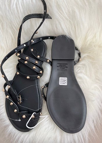 Siyah Yılan Desenli Tokalı Kadın Sandalet - Görsel 3