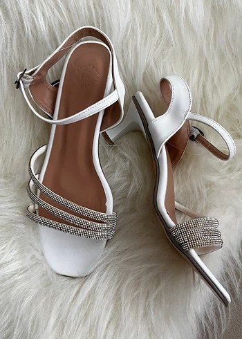 Beyaz Süet Tokalı Kadın Topuklu Sandalet - Görsel 2