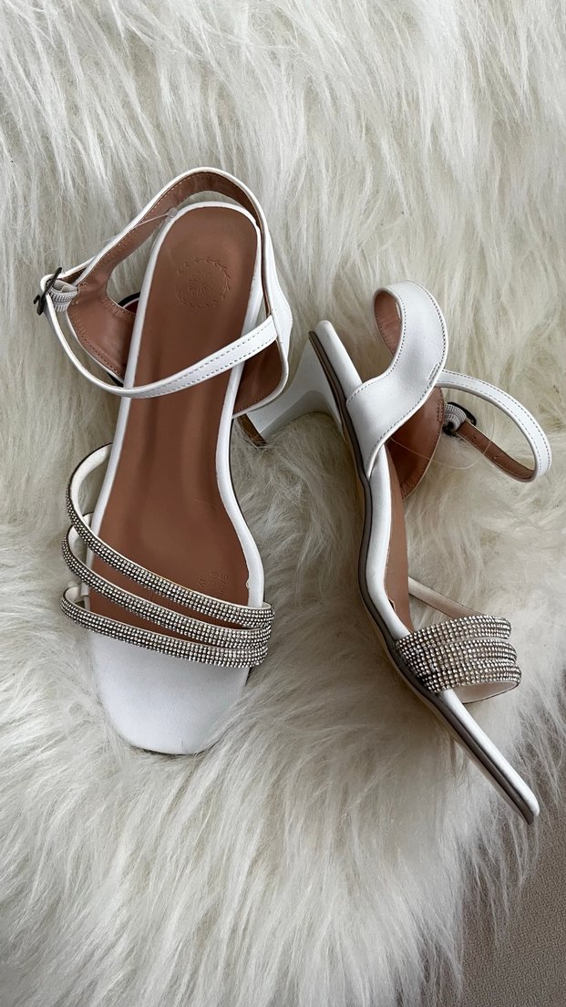 Beyaz Süet Tokalı Kadın Topuklu Sandalet - Görsel 2