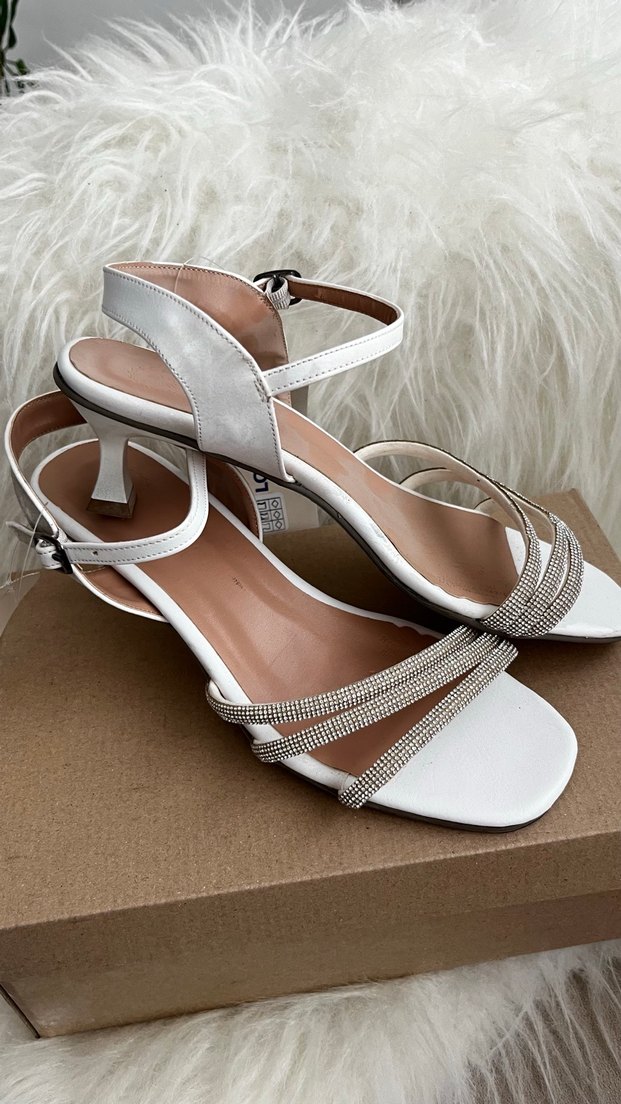 Beyaz Tokalı Kadın Topuklu Abiye Ayakkabı - Görsel 2