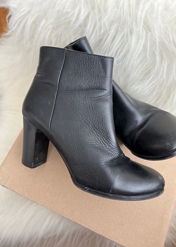 Siyah Deri Tokalı Kadın Bot - Görsel 2