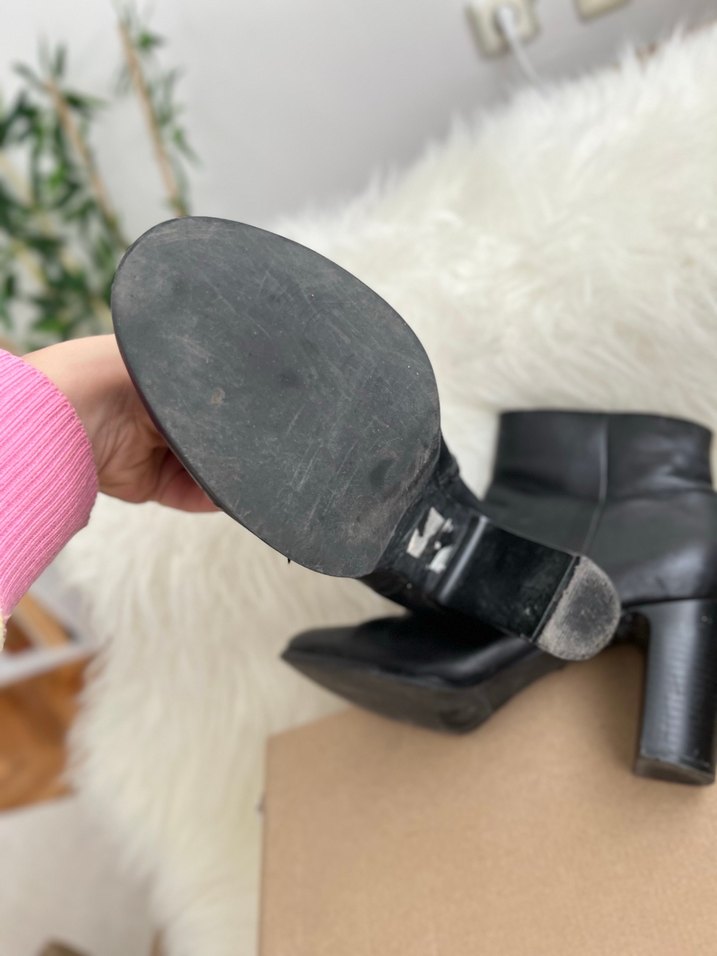 Siyah Deri Tokalı Kadın Bot - Görsel 4