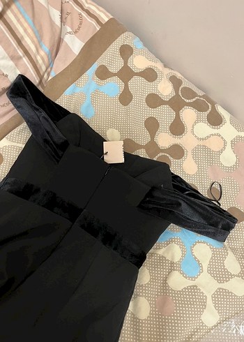 Siyah Kadife detaylı Straplez şık Kadın Tulum - Görsel 3