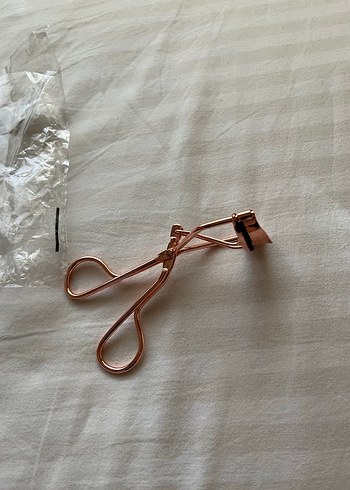 Parlak Bej Kirpik Kıvırıcı - Görsel 2