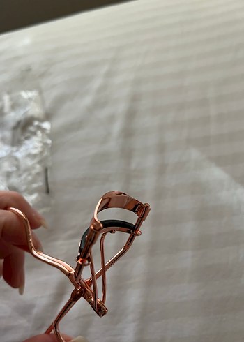 Parlak Bej Kirpik Kıvırıcı - Görsel 4