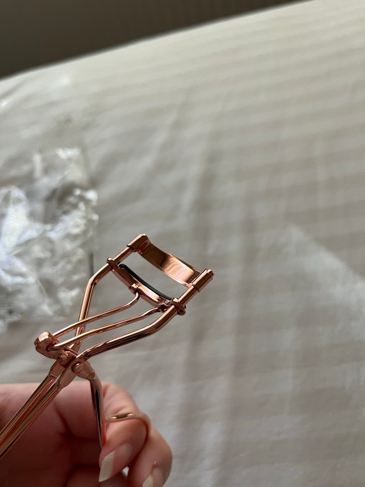 Parlak Bej Kirpik Kıvırıcı - Görsel 3