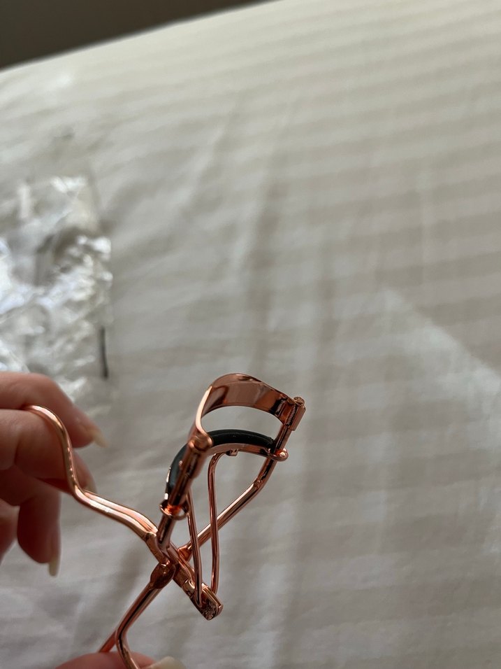 Parlak Bej Kirpik Kıvırıcı - Görsel 4