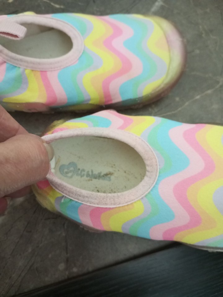 LCW 23-24 numara deniz ayakkabı ya bir ya iki kez kullanıldı - Görsel 3