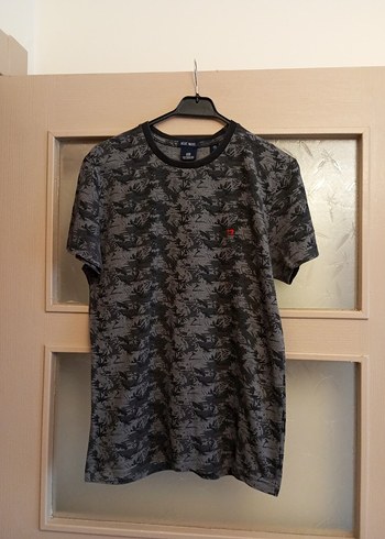 Scotch &Soda L beden tişort ölçüleri açıklamada orijinaldir