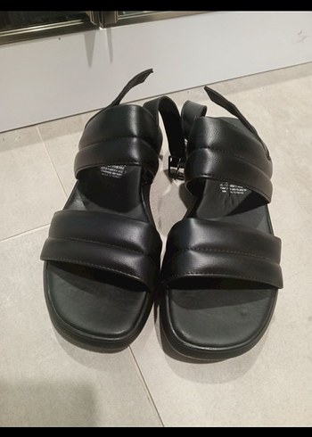 Kadın Butigo Siyah Minimalist Tokalı Sandalet