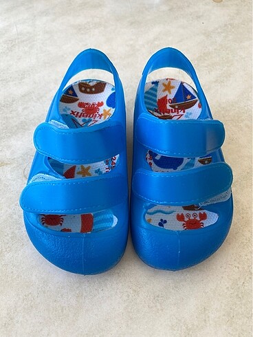 Erkek bebek deniz ayakkabısı sandalet