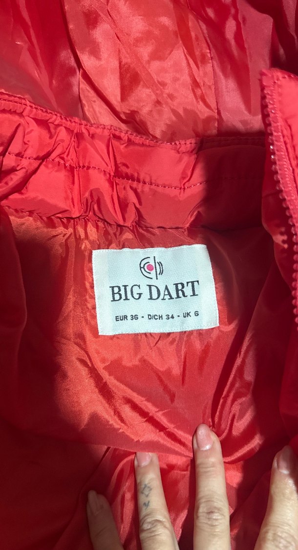 Kırmızı Kapüşonlu Kadın Kışlık Mont - Görsel 2